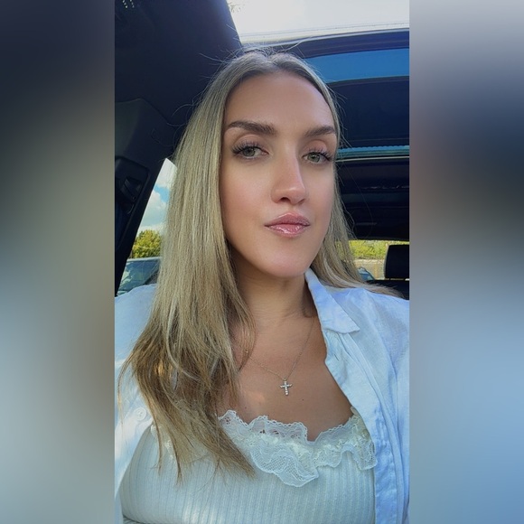 Meet your Posher, Tara - Picture 3 of 3